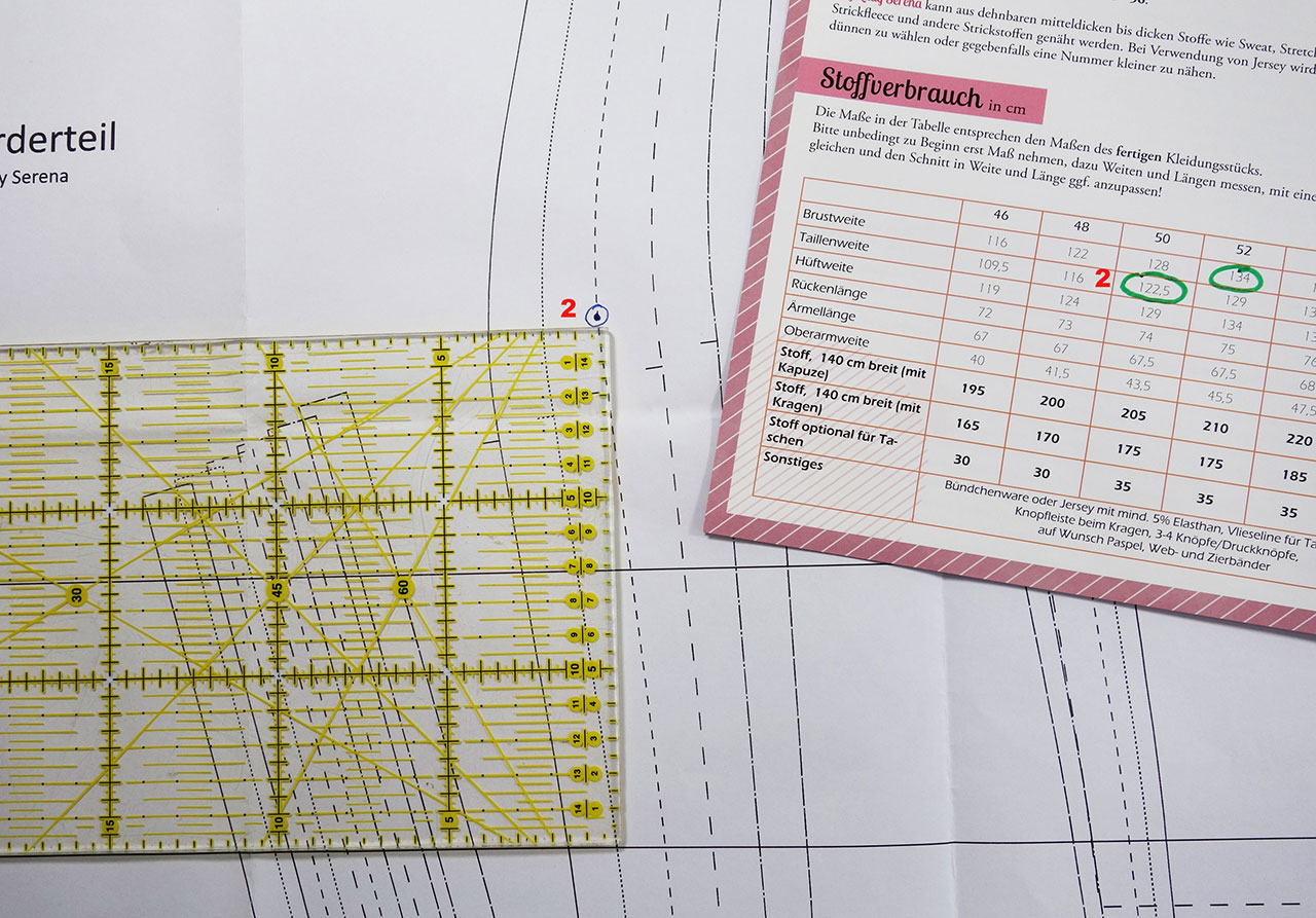 Taille auf dem Schnittmusterbogen markieren